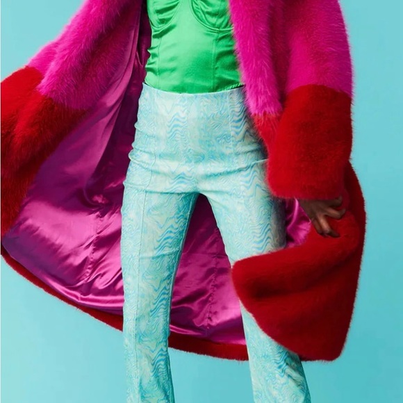 NEW WITH TAG, gorgeous instagram worthy faux fur coat - Picture 2 of 3